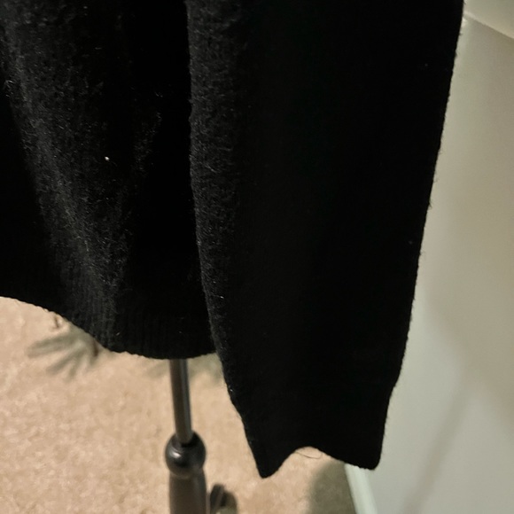 Gap V-Neck Sweater - Picture 3 of 4